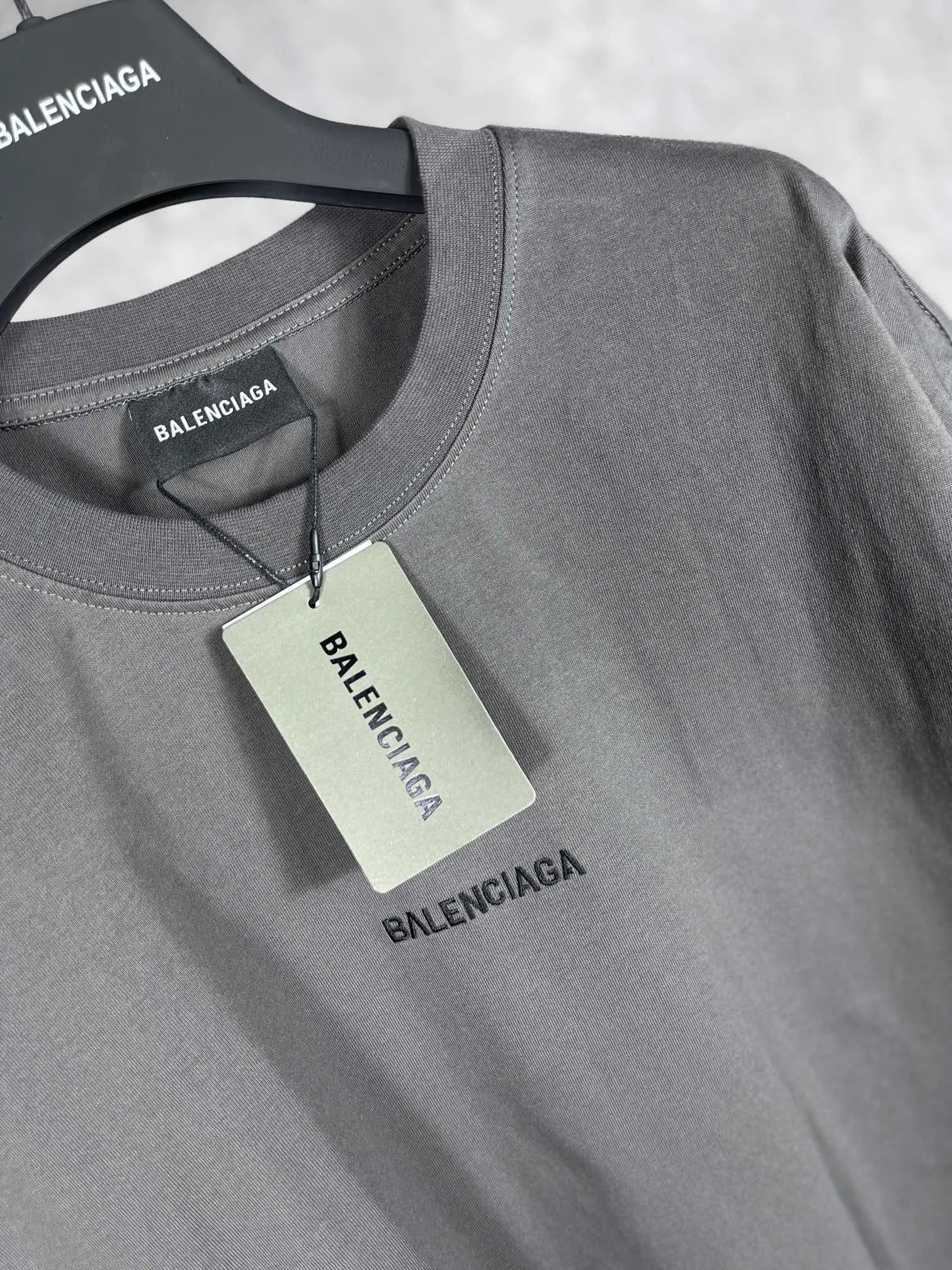 【 . Quality】BALENCI*GA/ #Classic . Classic T #2023 。 ZP 、 260 ， . ， 。 。Classic ， ， ， , OS . Same Style ：BL 223006 ： ，Purple，Light Green， ，Black， ， Size：XS S M L